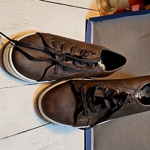 NEW UNLISTED SHOES size 9